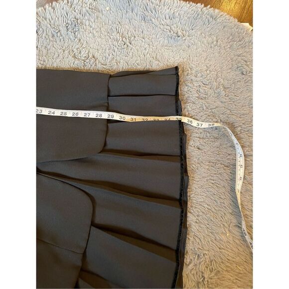 Vintage women’s black suit dress with pleating size 6 p - Picture 4 of 6